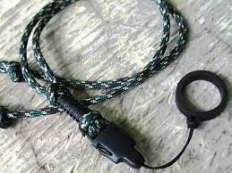 Lanyard pod dan berbagai jenis lanyard lainnya, secara umum terbuat dari beberapa jenis bahan, salah satunya adalah bahan tisu yang lembut, tebal dan tidak mudah sobek, sehingga lebih awet.